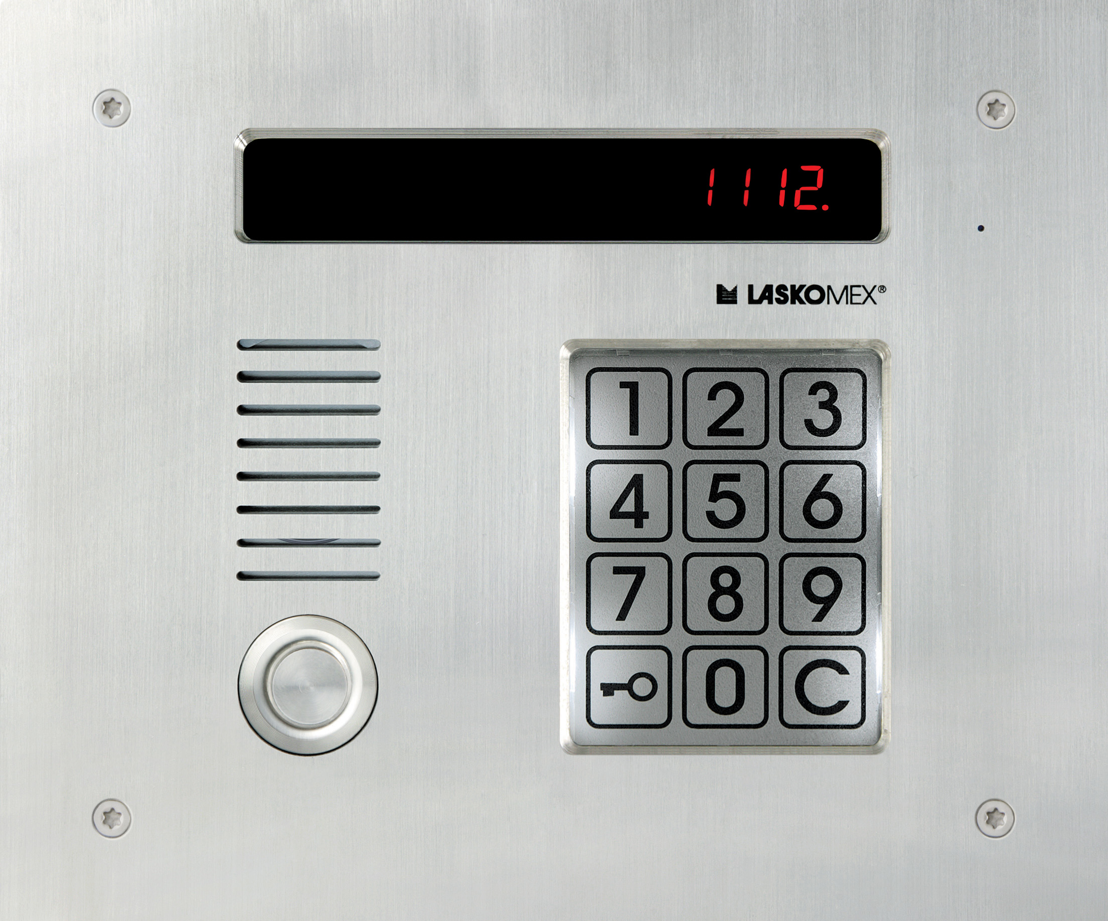 Четырехразрядная индикация. Посадочное место под видеокамеру. Подсветка наборного поля и видеокамеры. Звуковое подтверждение вызова. Дуплексная связь. Встроенный считыватель для ключей ТМ. Открывание замка с абонентского устройства. Открывание замка с помощью индивидуальных четырехзначных кодов. Звуковое подтверждение в абонентском устройстве использования индивидуального кода открывания замка. Максимальное количество абонентов — 254. Возможность использования в системе Master-slave. Антивандальная конструкция. Размеры: внешние 180х210х3, посадочные 160х190х36,5 мм.